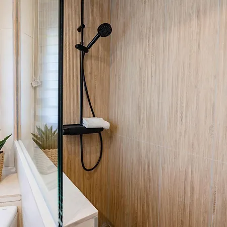 Golden With Jacuzzi 아파트