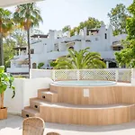Apartament Golden Beach Holiday Home - Private Jacuzzi, 4 Swimming Pools & Direct Access To The Beach