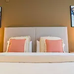 Golden Beach Holiday Home - Private Jacuzzi, 4 Swimming Pools & Direct Access To The Beach Apartament