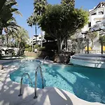 Golden Beach Holiday Home - Private Jacuzzi, 4 Swimming Pools & Direct Access To The Beach Apartament