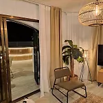 Golden Beach Holiday Home - Private Jacuzzi, 4 Swimming Pools & Direct Access To The Beach Apartament *