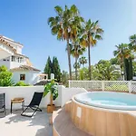 Golden Beach Holiday Home - Private Jacuzzi, 4 Swimming Pools & Direct Access To The Beach