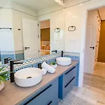 Apartament Golden Beach Holiday Home - Private Jacuzzi, 4 Swimming Pools & Direct Access To The Beach Marbella