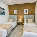 Apartament Golden Beach Holiday Home - Private Jacuzzi, 4 Swimming Pools & Direct Access To The Beach Marbella