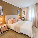 Golden Beach Holiday Home - Private Jacuzzi, 4 Swimming Pools & Direct Access To The Beach Marbella