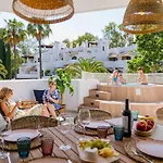 Golden Beach Holiday Home - Private Jacuzzi, 4 Swimming Pools & Direct Access To The Beach * Marbella