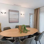 Golden Beach Holiday Home - Private Jacuzzi, 4 Swimming Pools & Direct Access To The Beach Apartament