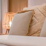 Golden Beach Holiday Home - Private Jacuzzi, 4 Swimming Pools & Direct Access To The Beach Marbella