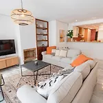 Golden Beach Holiday Home - Private Jacuzzi, 4 Swimming Pools & Direct Access To The Beach Apartament Marbella