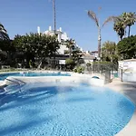 Golden Beach Holiday Home - Private Jacuzzi, 4 Swimming Pools & Direct Access To The Beach Apartament *