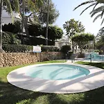 Apartament Golden Beach Holiday Home - Private Jacuzzi, 4 Swimming Pools & Direct Access To The Beach Marbella