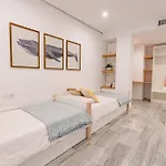 Golden Beach Holiday Home - Private Jacuzzi, 4 Swimming Pools & Direct Access To The Beach Apartament