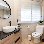 Apartament Golden Beach Holiday Home - Private Jacuzzi, 4 Swimming Pools & Direct Access To The Beach
