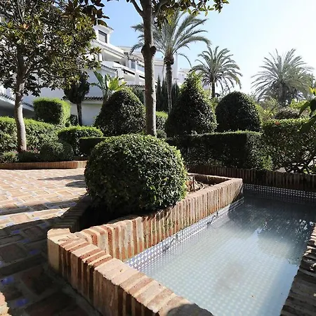 Golden - Private Jacuzzi, 4 Swimming Pools & Direct Access To The