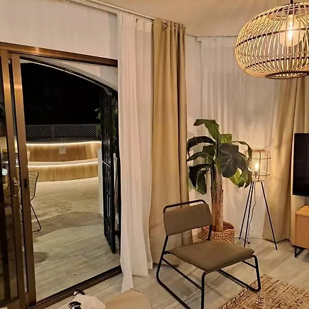 Golden With Jacuzzi Lägenhet *