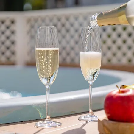 Lägenhet Golden With Jacuzzi *