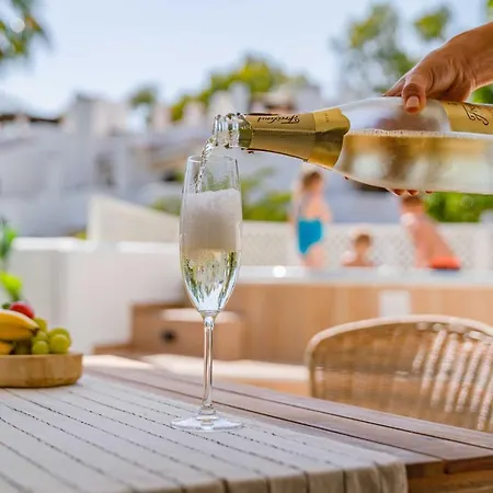 Golden - Private Jacuzzi, 4 Swimming Pools & Direct Access To The Appartement