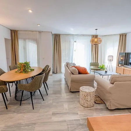 Appartement Golden - Private Jacuzzi, 4 Swimming Pools & Direct Access To The Marbellac