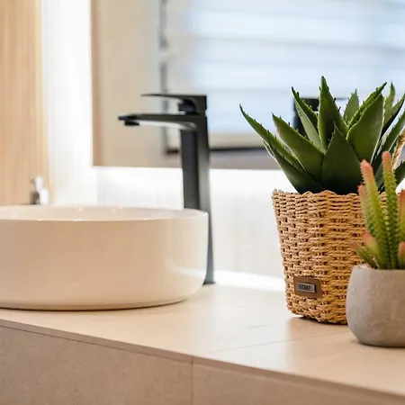 Golden With Jacuzzi Lägenhet *