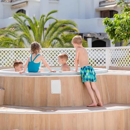 Golden - Private Jacuzzi, 4 Swimming Pools & Direct Access To The *