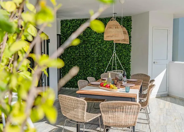 Golden With Jacuzzi *