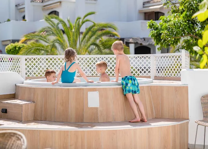 Golden With Jacuzzi *