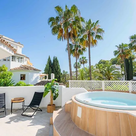 Golden - Private Jacuzzi, 4 Swimming Pools & Direct Access To The