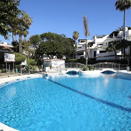 Golden - Private Jacuzzi, 4 Swimming Pools & Direct Access To The