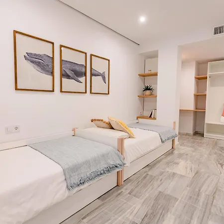 Golden - Private Jacuzzi, 4 Swimming Pools & Direct Access To The Apartament