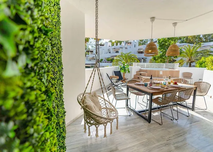 Golden With Jacuzzi מארבלה