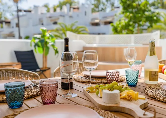 Golden With Jacuzzi * מארבלה