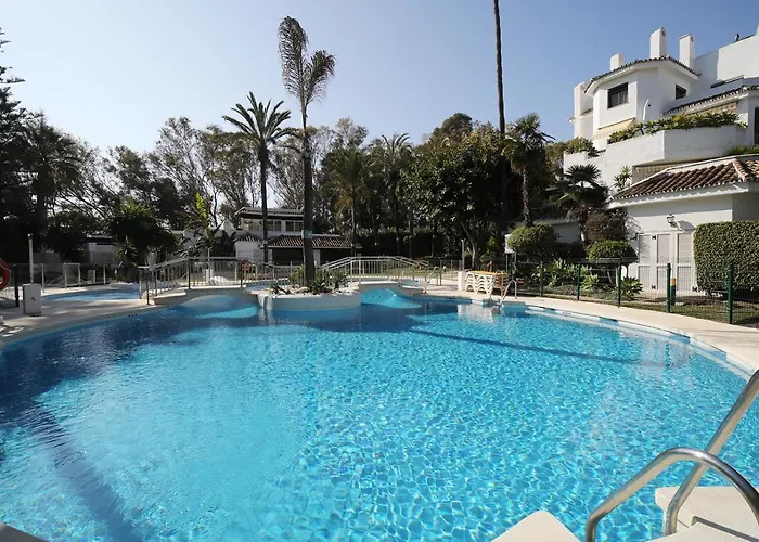 Golden With Jacuzzi מארבלה
